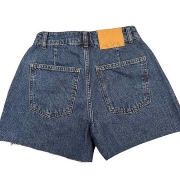 ALIGN IDEAL MID BLUE Denim Shorts Raw Hem Button Fly Women's Size 24 - Picture 2 of 5